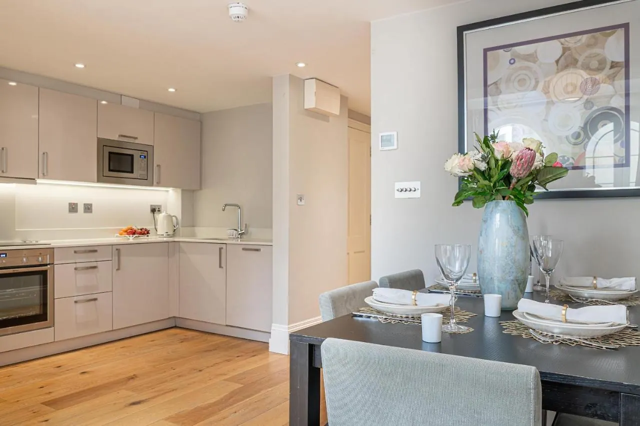 Bath Circle Apartment 0*,  United Kingdom