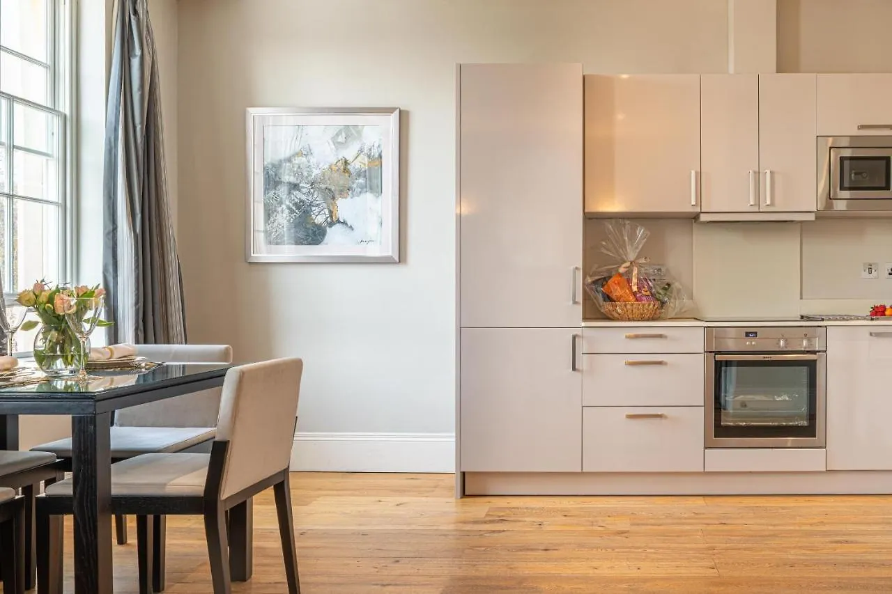 Bath Circle Apartment 0*,