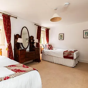 Holiday home The Admirals House - & Free Parking, Bath